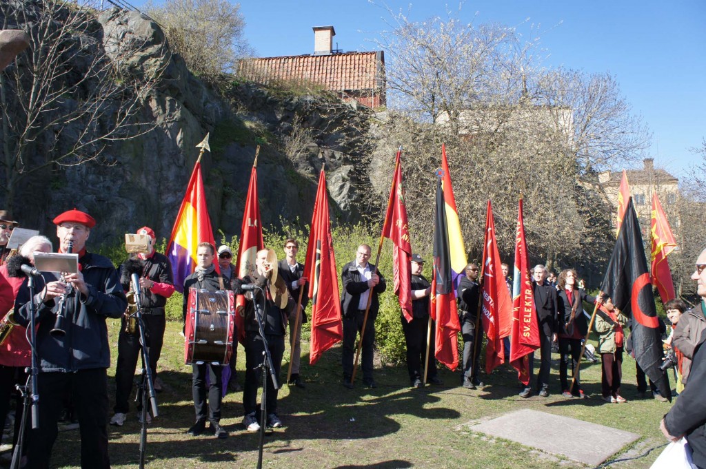 La Mano 12, 1